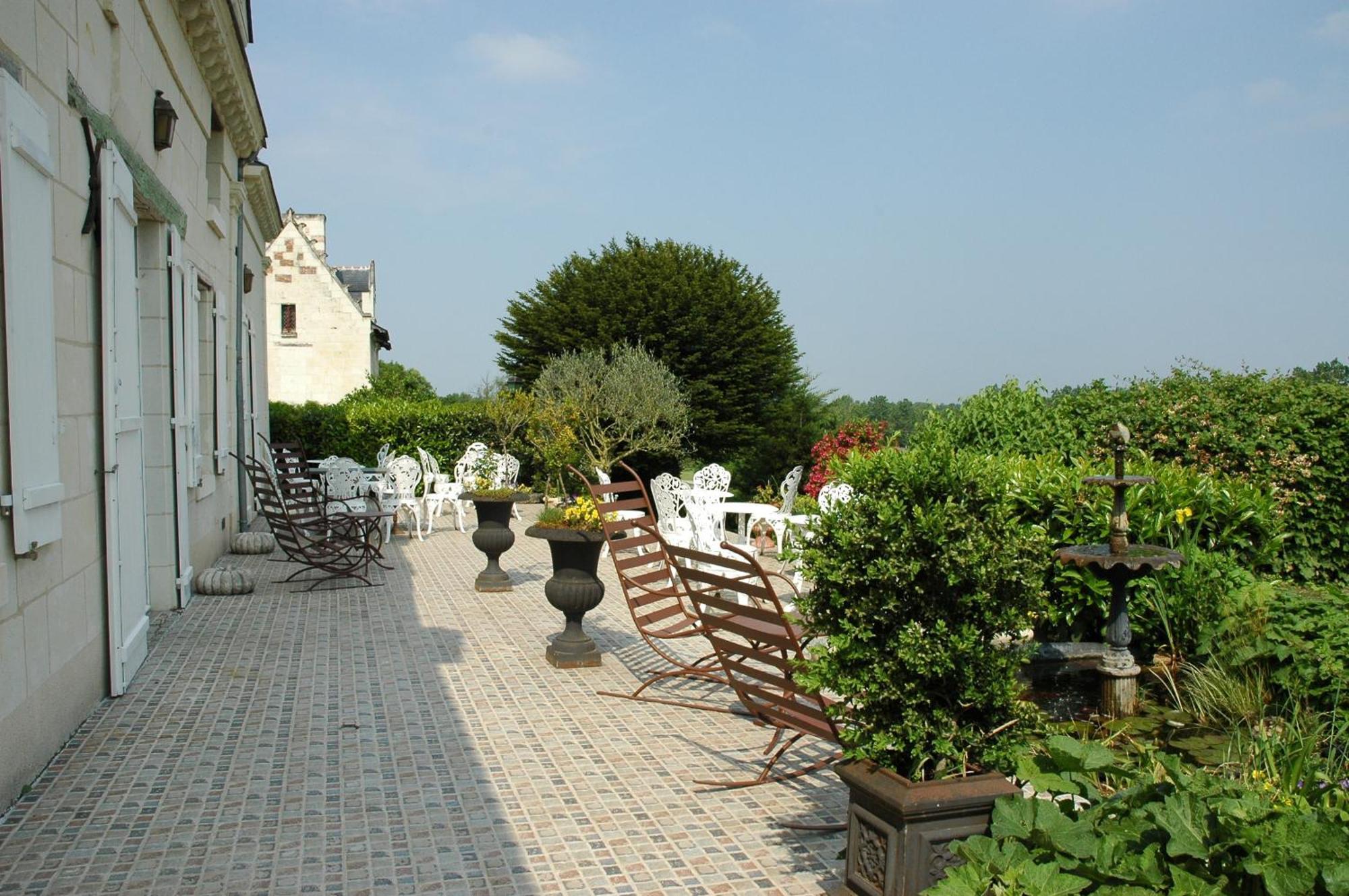 Hotel Logis Demeure De La Vignole Turquant Exterior foto