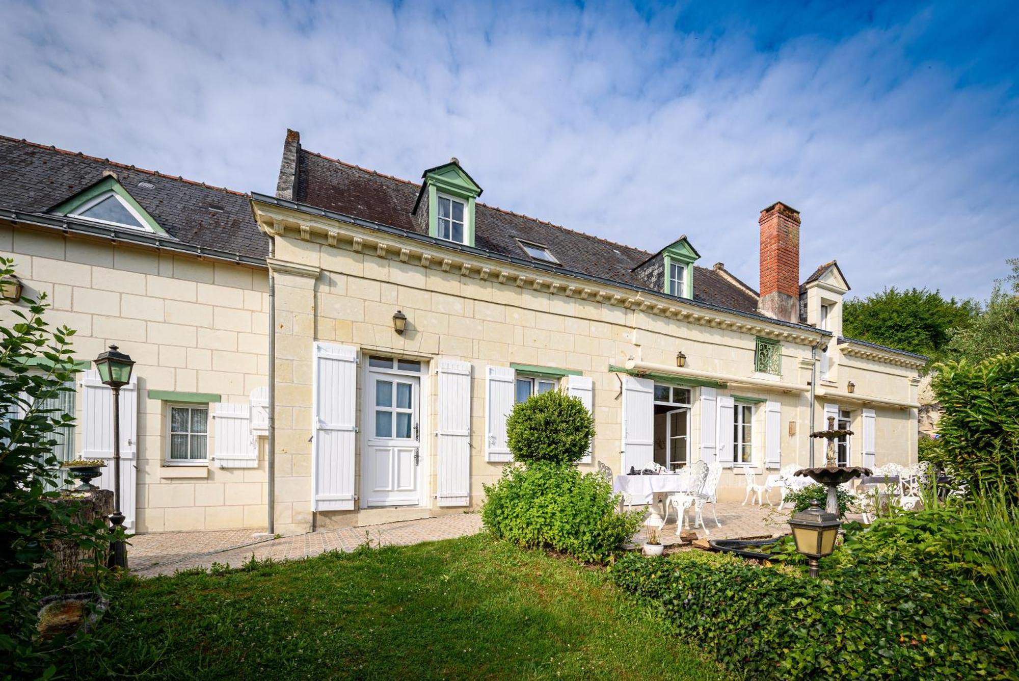 Hotel Logis Demeure De La Vignole Turquant Exterior foto